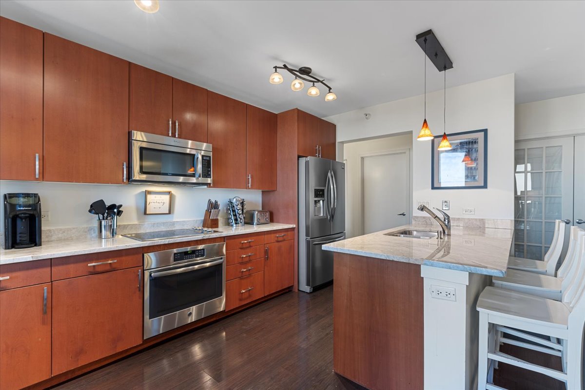 807 DAVIS Street #1209, Evanston, IL