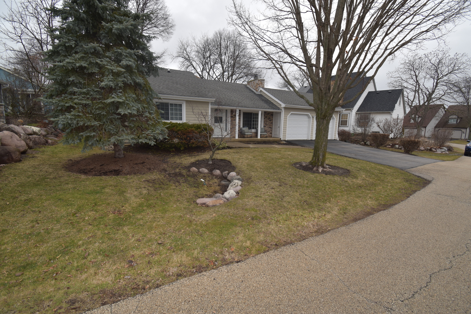 649 WILBUR Court, Gurnee, IL