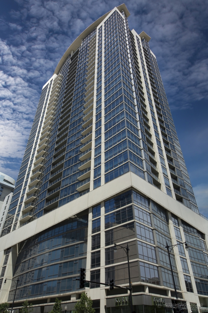 100 E 14th Street #2706, Chicago, IL