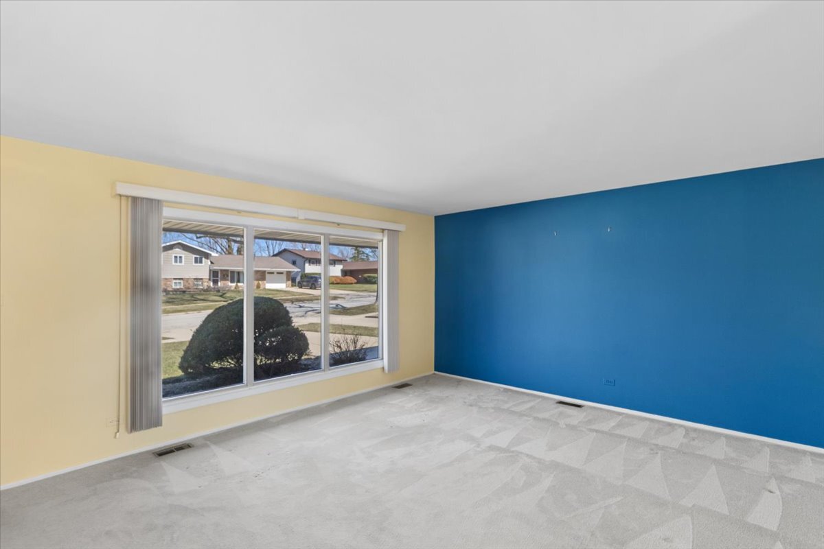 465 W Newport Road, Hoffman Estates, IL