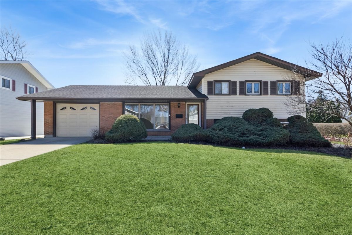 465 W Newport Road, Hoffman Estates, IL