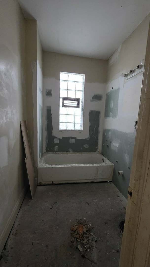 8422 S Baltimore Avenue, Chicago, IL