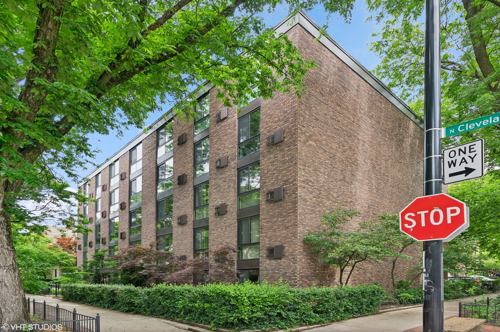 2201 N Cleveland Avenue #502, Chicago, IL