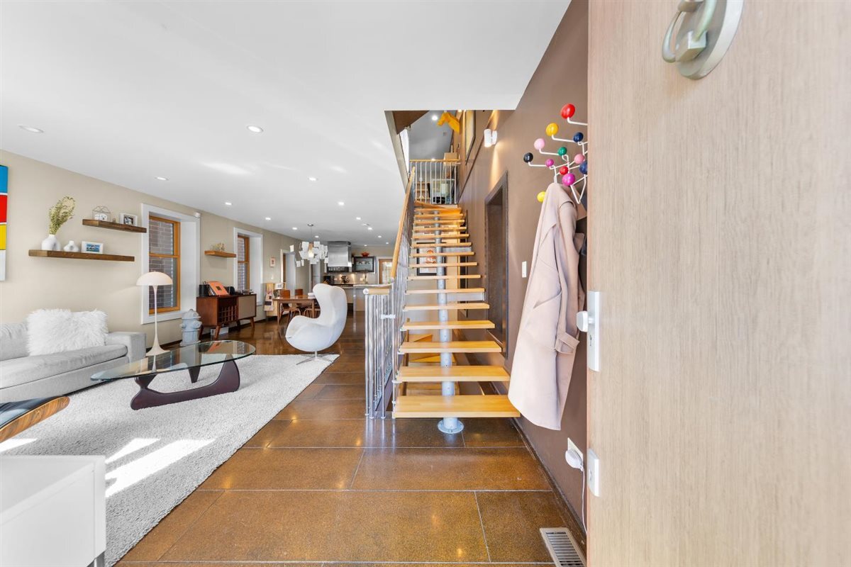 2334 W Medill Avenue, Chicago, IL