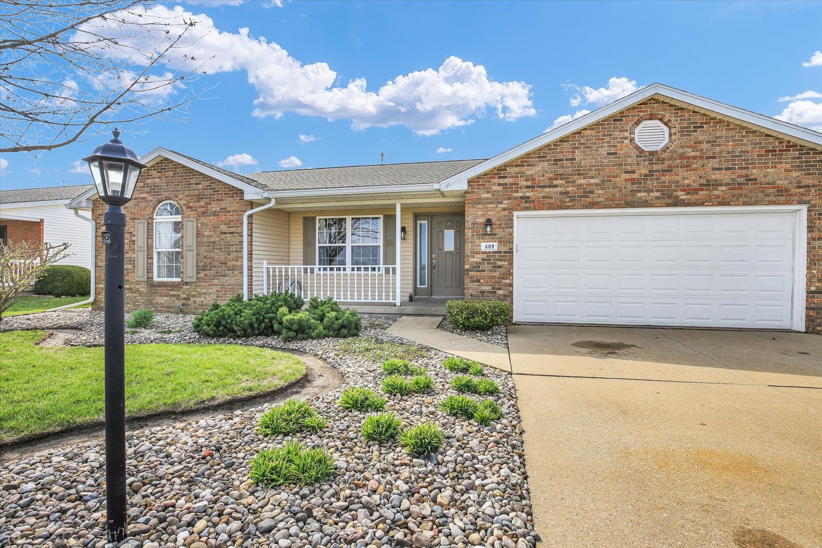 609 Pheasant Run Road, Tuscola, IL