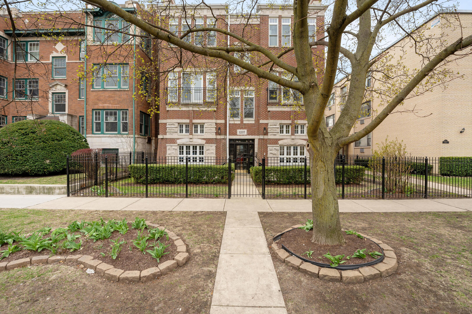 1237 W Farwell Avenue #2E, Chicago, IL