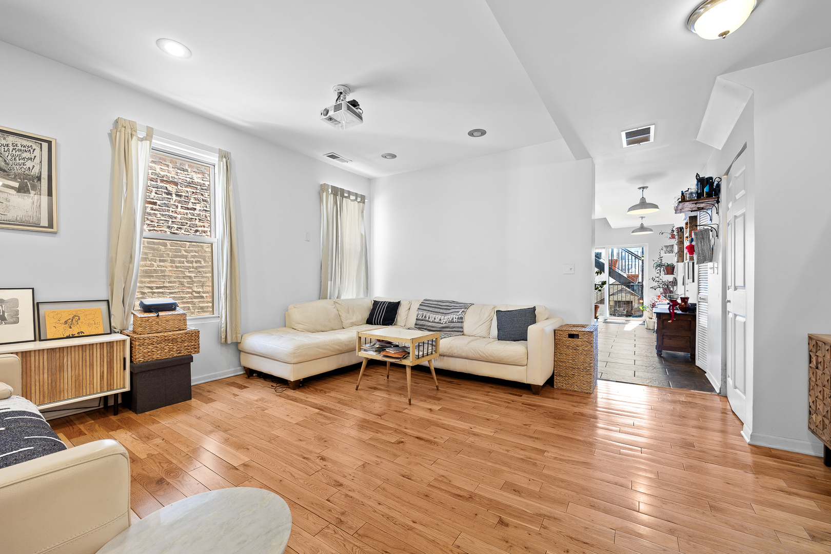 1527 W 18th Place, Chicago, IL