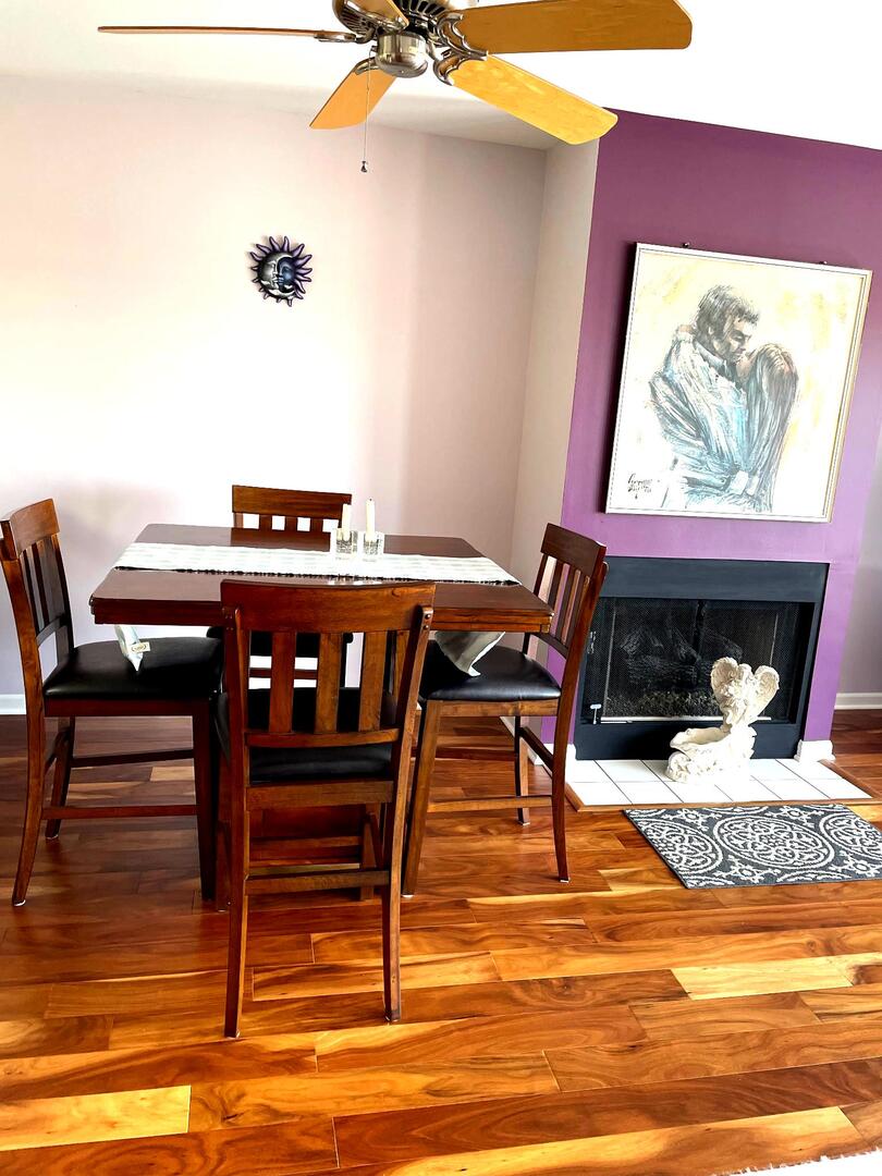 362 Kelburn Road #324, Deerfield, IL