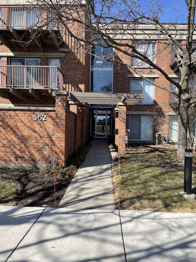362 Kelburn Road #324, Deerfield, IL