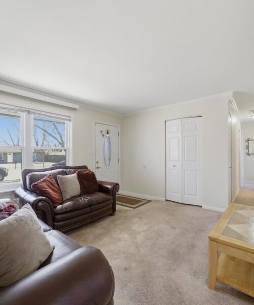 175 Creekside Drive, Bolingbrook, IL