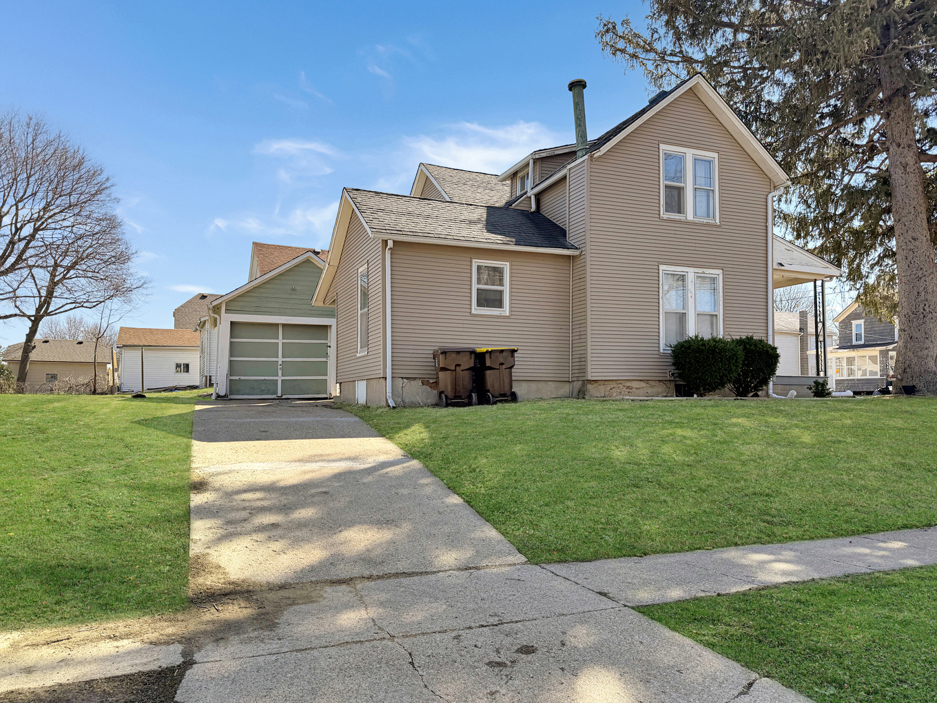 430 W American Street, Freeport, IL