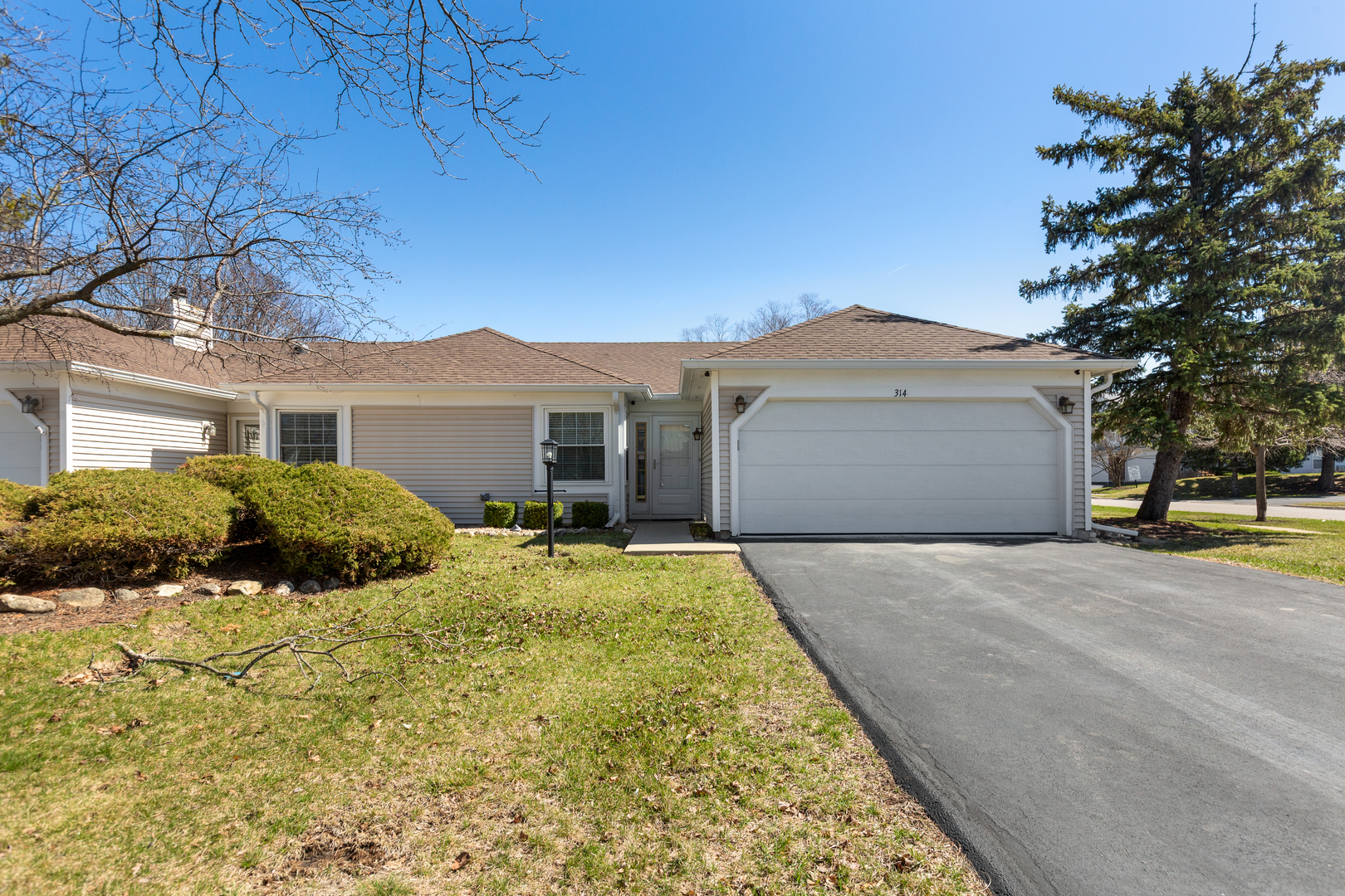 314 Whitewood Drive, Streamwood, IL