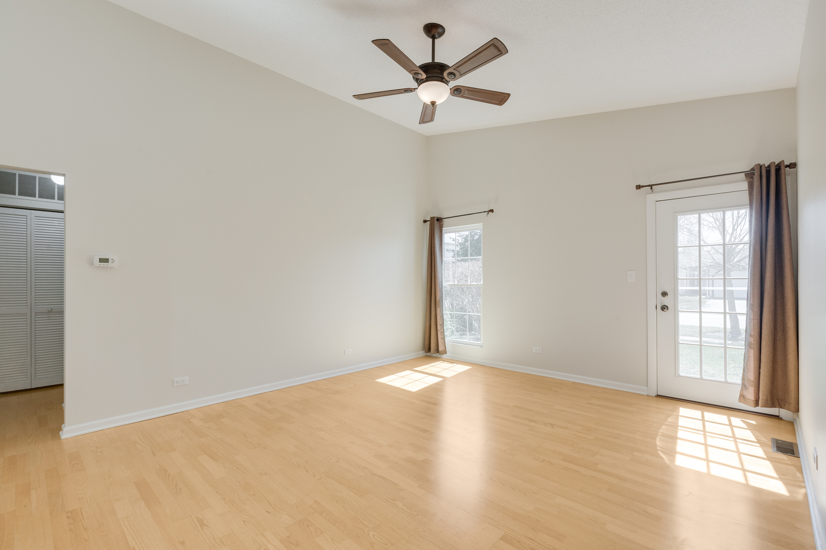 314 Whitewood Drive, Streamwood, IL