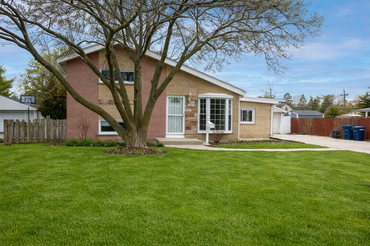 327 Morse Drive, Northlake, IL