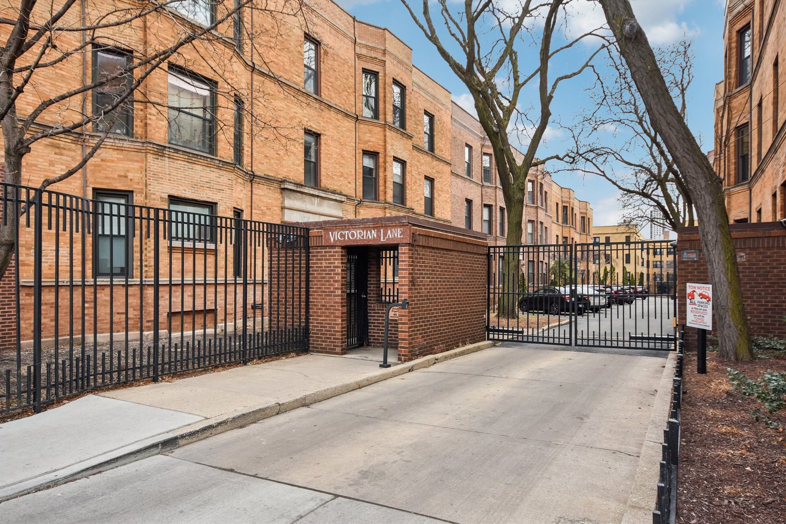 744 W California Terrace #1, Chicago, IL