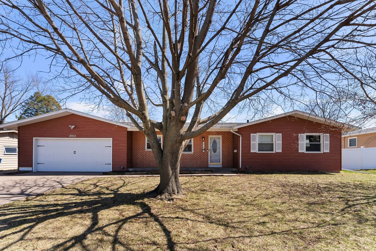 2913 Avalon Drive, Bettendorf, IA