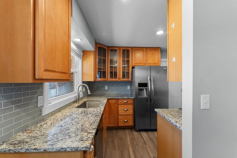 2913 Avalon Drive, Bettendorf, IA