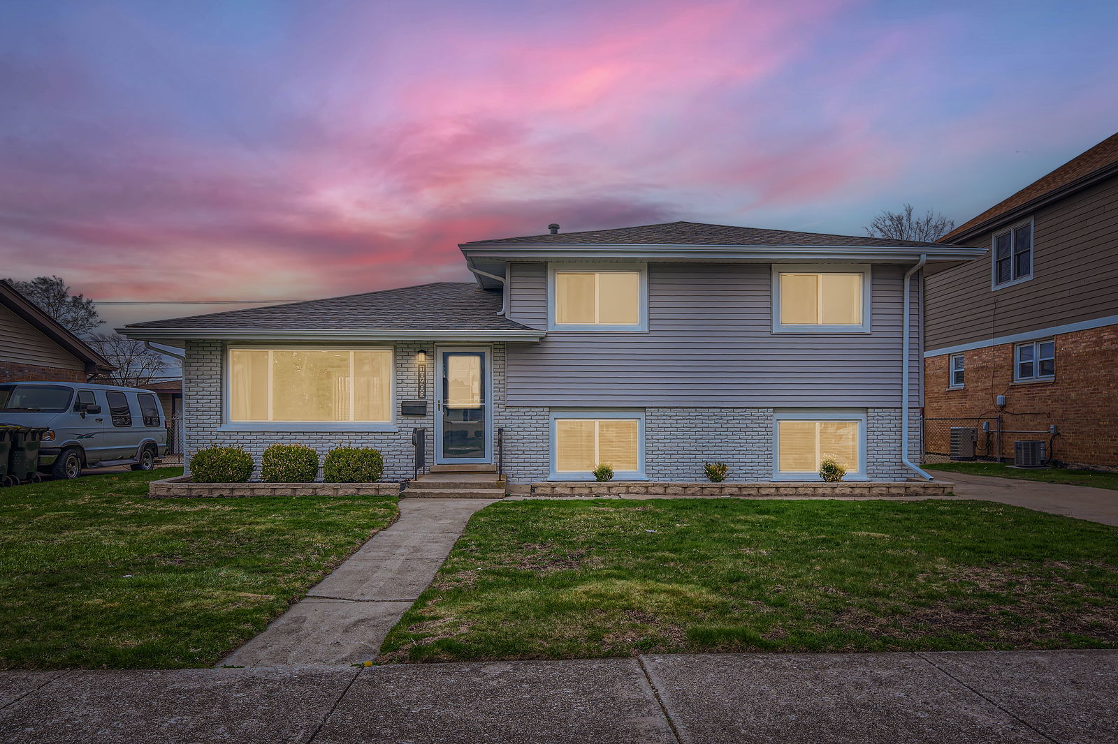 10403 Barnard Drive, Chicago Ridge, IL