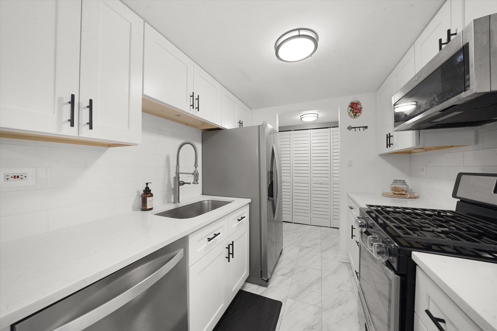 7920 Woodglen Lane #207, Downers Grove, IL