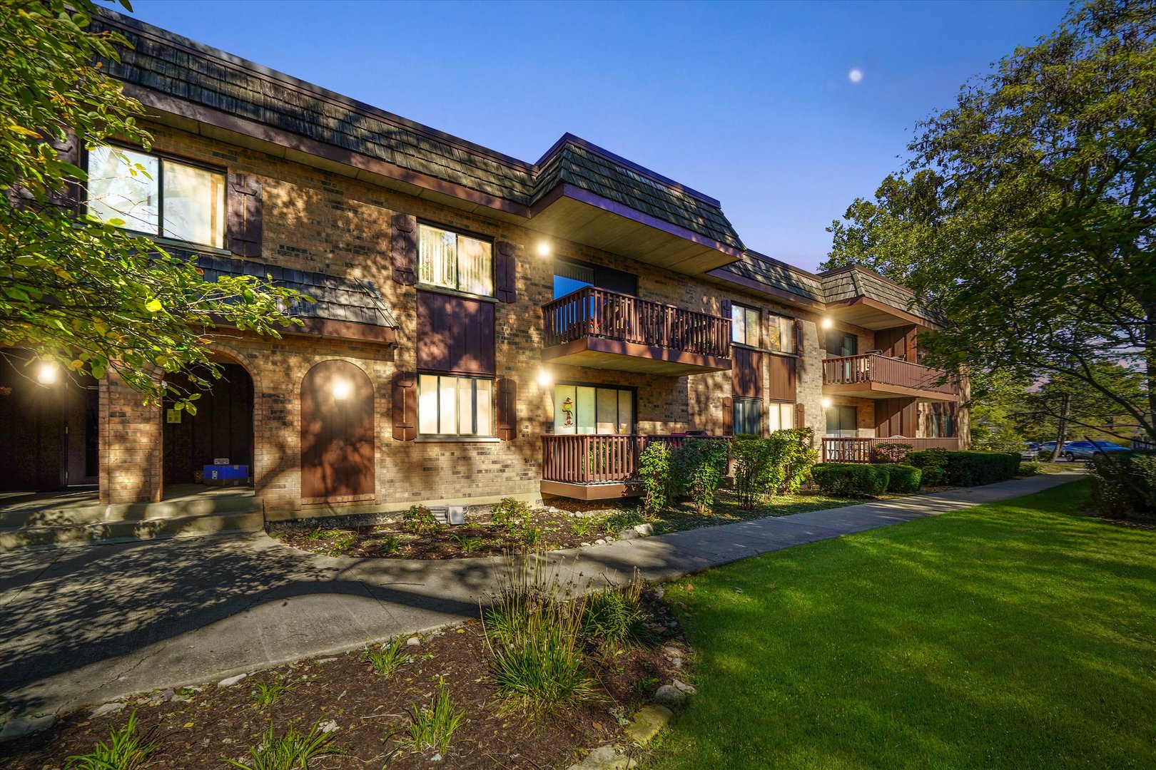 7920 Woodglen Lane #207, Downers Grove, IL