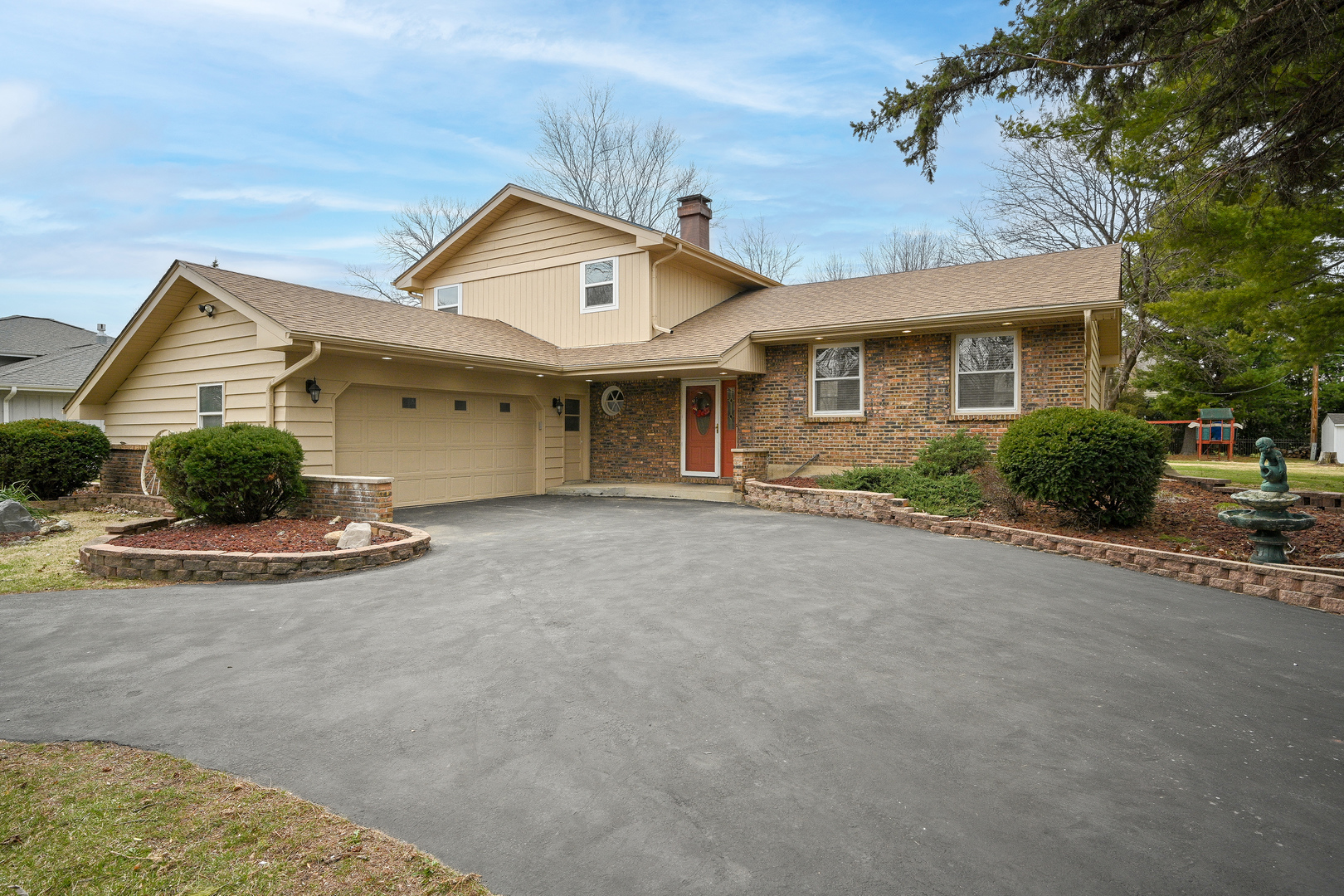 11S016 West Street, Naperville, IL