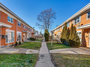 8829 Robin Drive #B, Des Plaines, IL