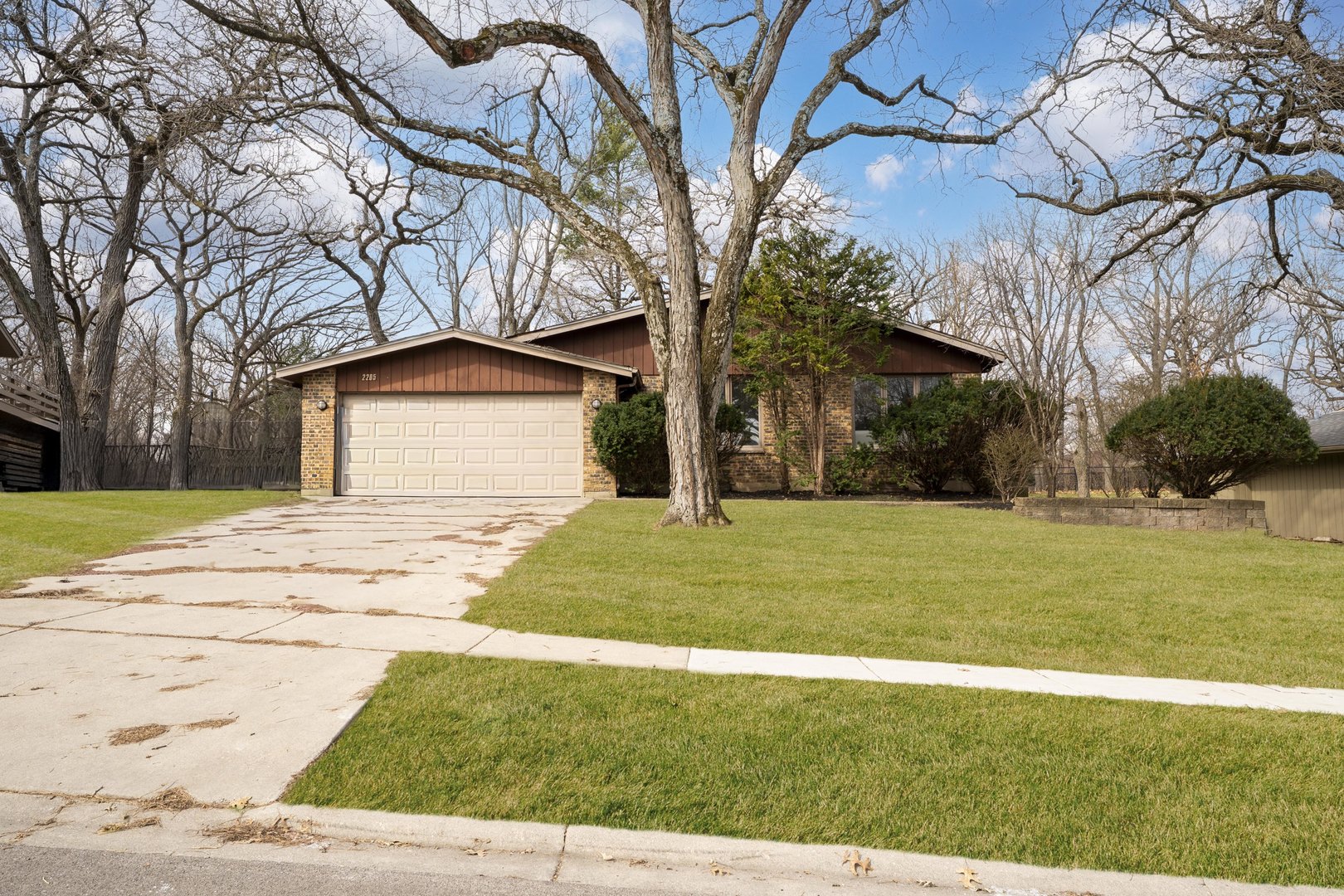 2205 Country Knoll Lane, Elgin, IL