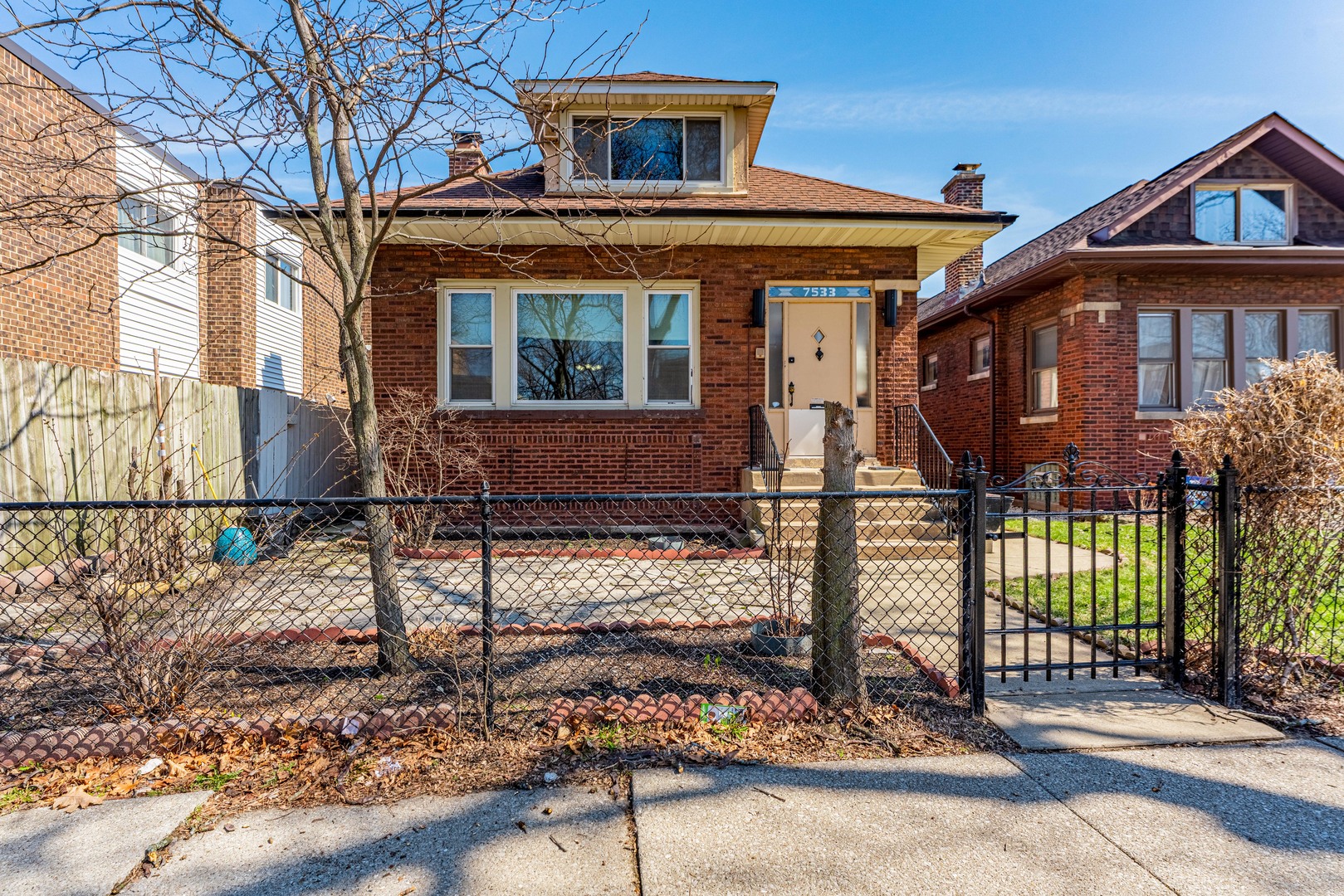 7533 N Ridge Boulevard, Chicago, IL
