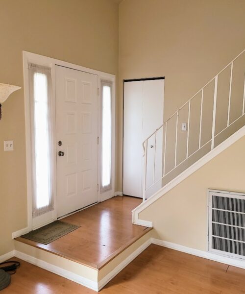 216 Ivy Court, Streamwood, IL