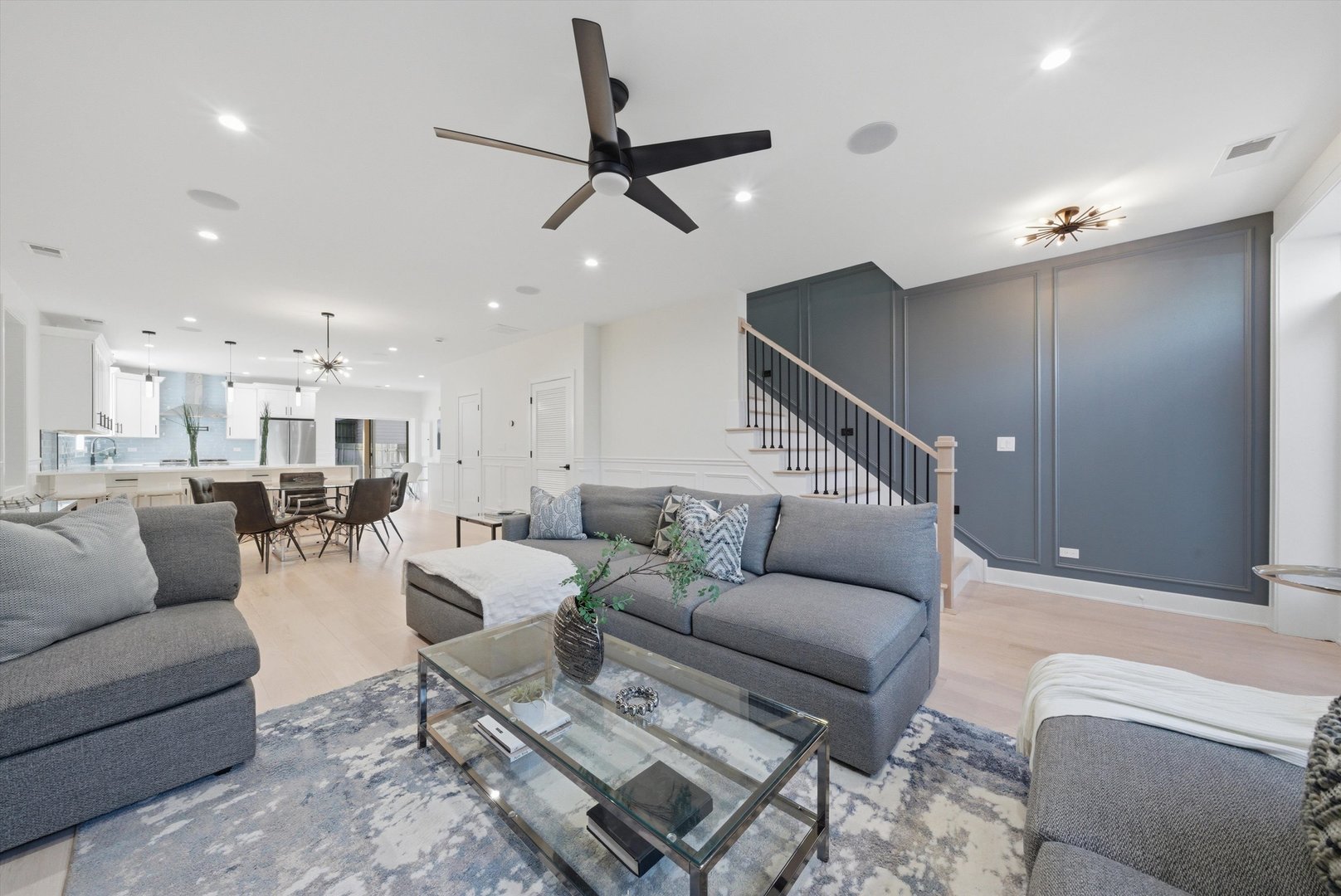 2625 W Armitage Avenue, Chicago, IL