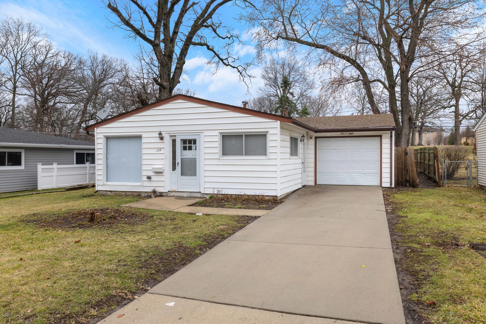 108 Walnut Drive, Streamwood, IL