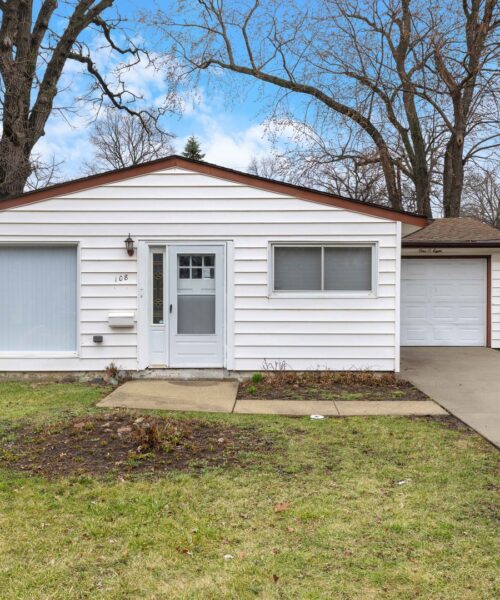 108 Walnut Drive, Streamwood, IL