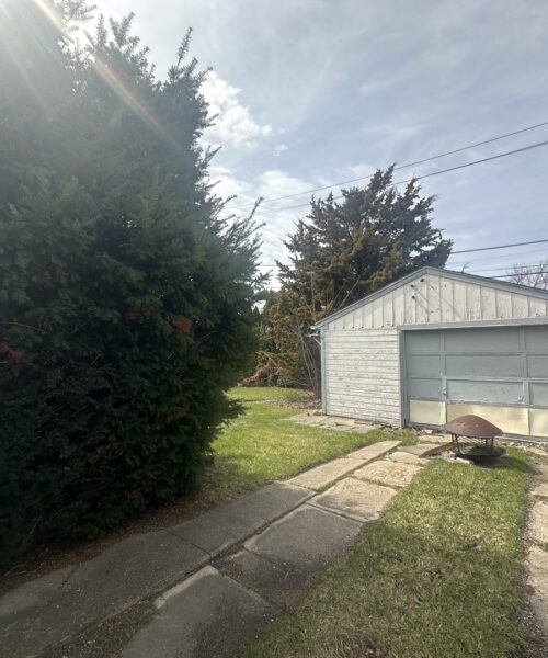 7712 New Castle Avenue, Burbank, IL