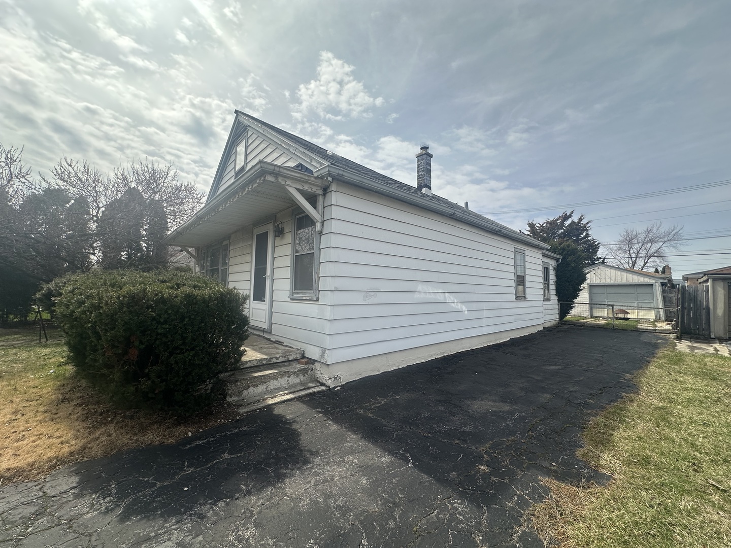 7712 New Castle Avenue, Burbank, IL