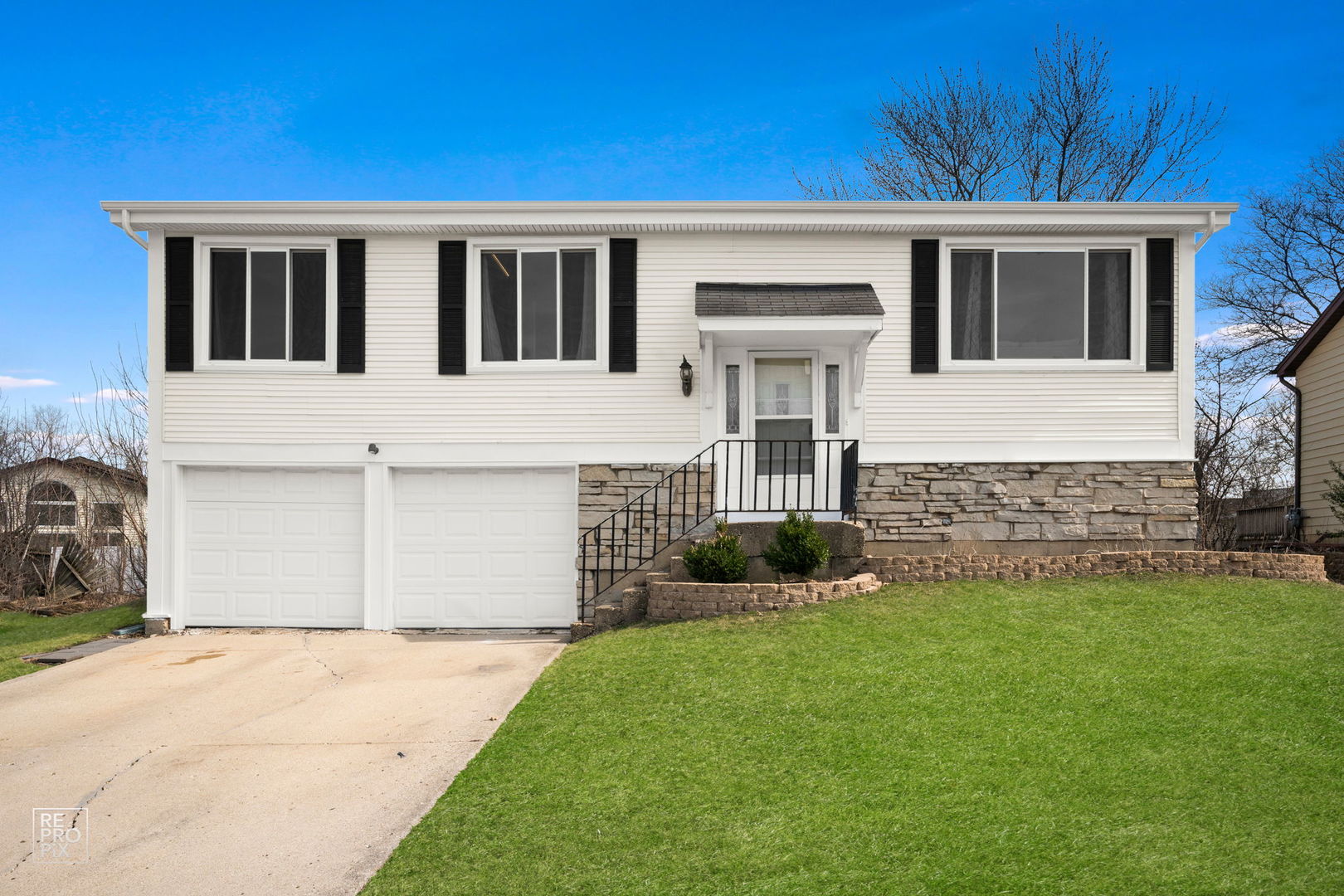 185 Harding Drive, Glendale Heights, IL