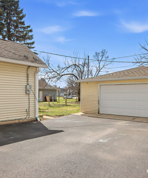 9703 Illinois Street, Hebron, IL