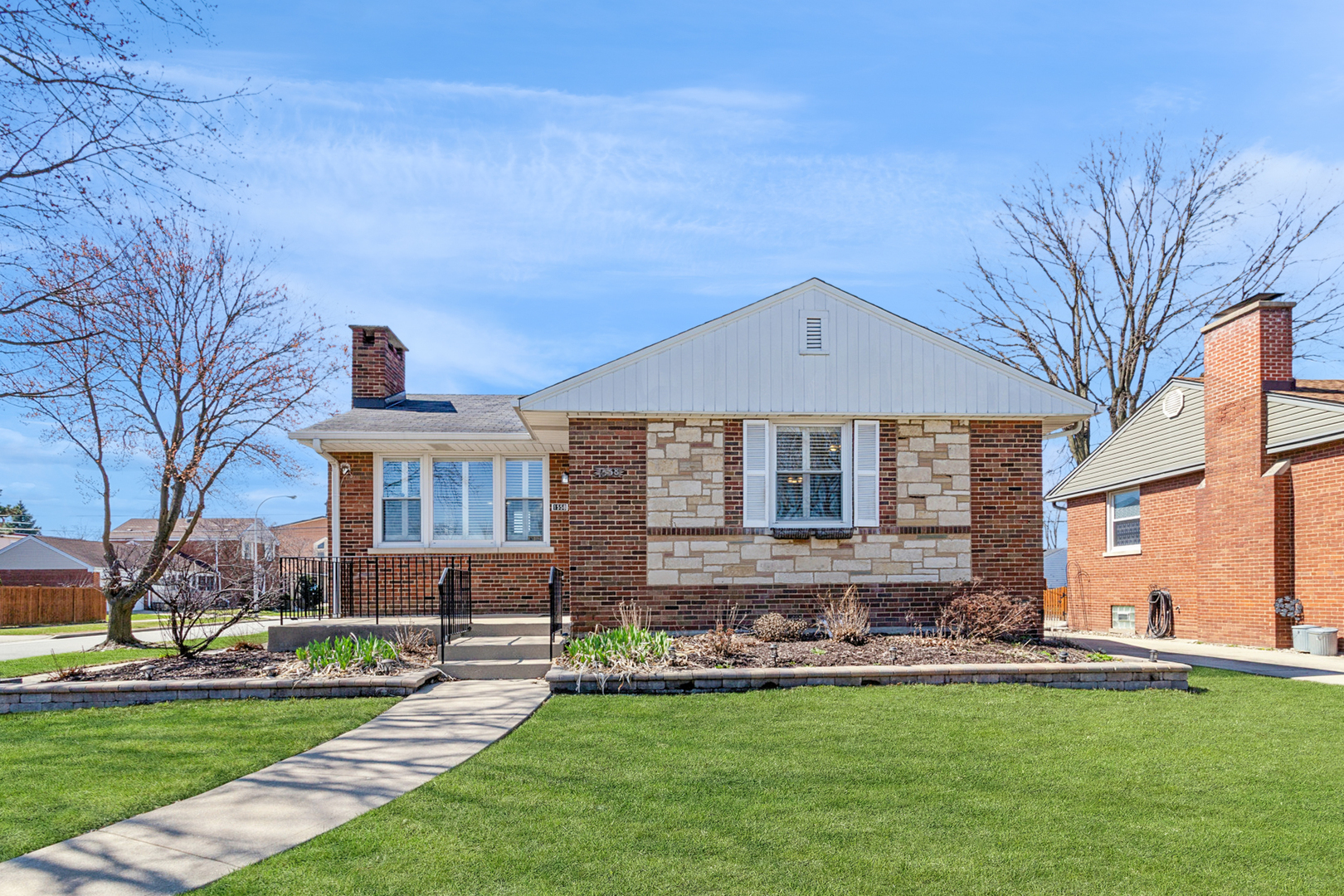 1558 Portsmouth Avenue, Westchester, IL