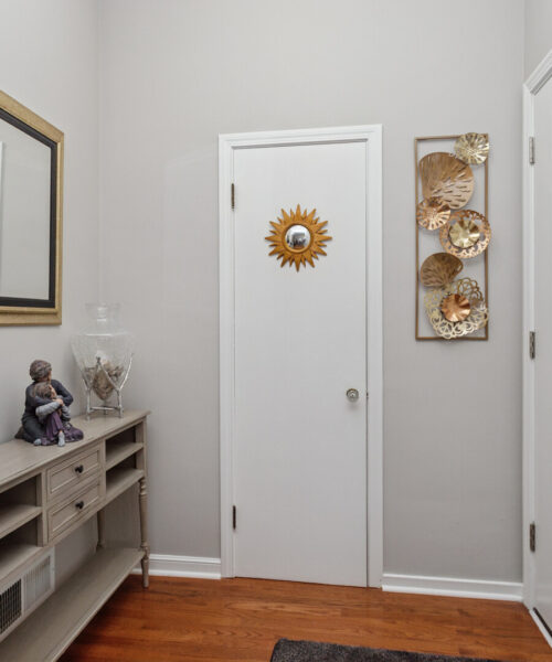 1558 Portsmouth Avenue, Westchester, IL