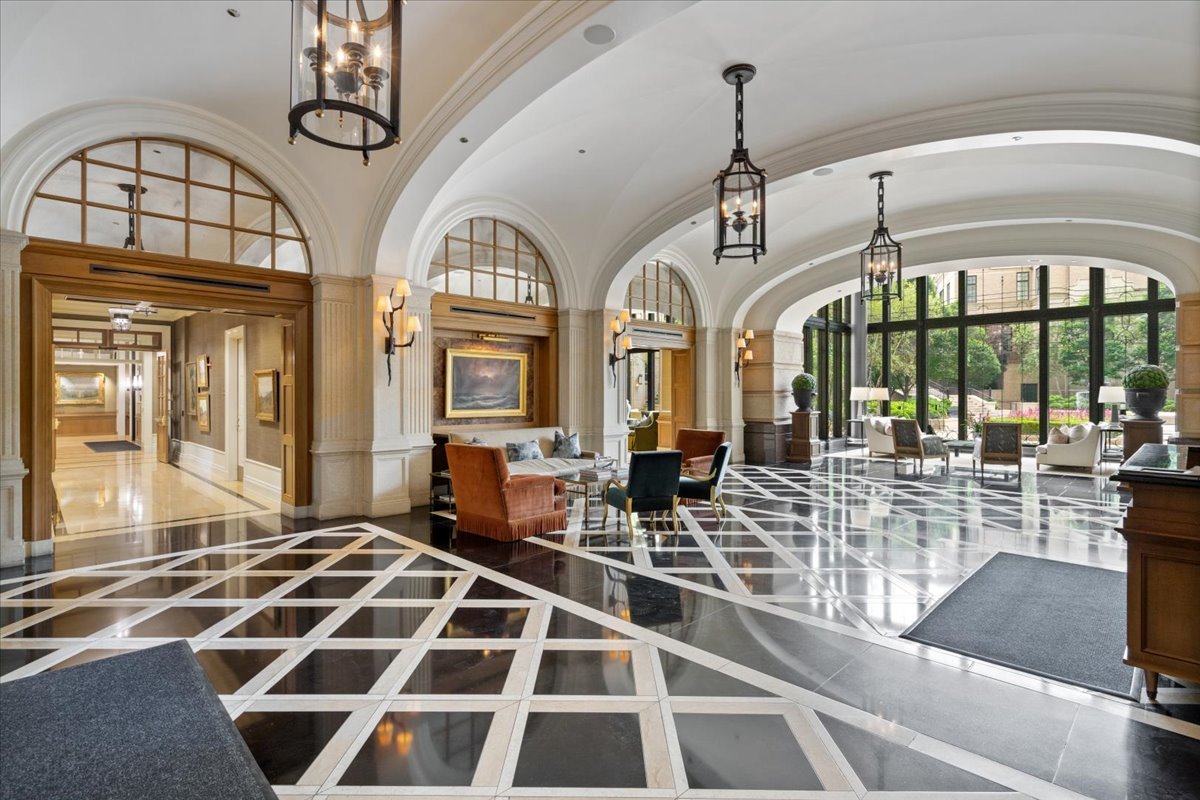 2550 N Lakeview Avenue #N1604, Chicago, IL