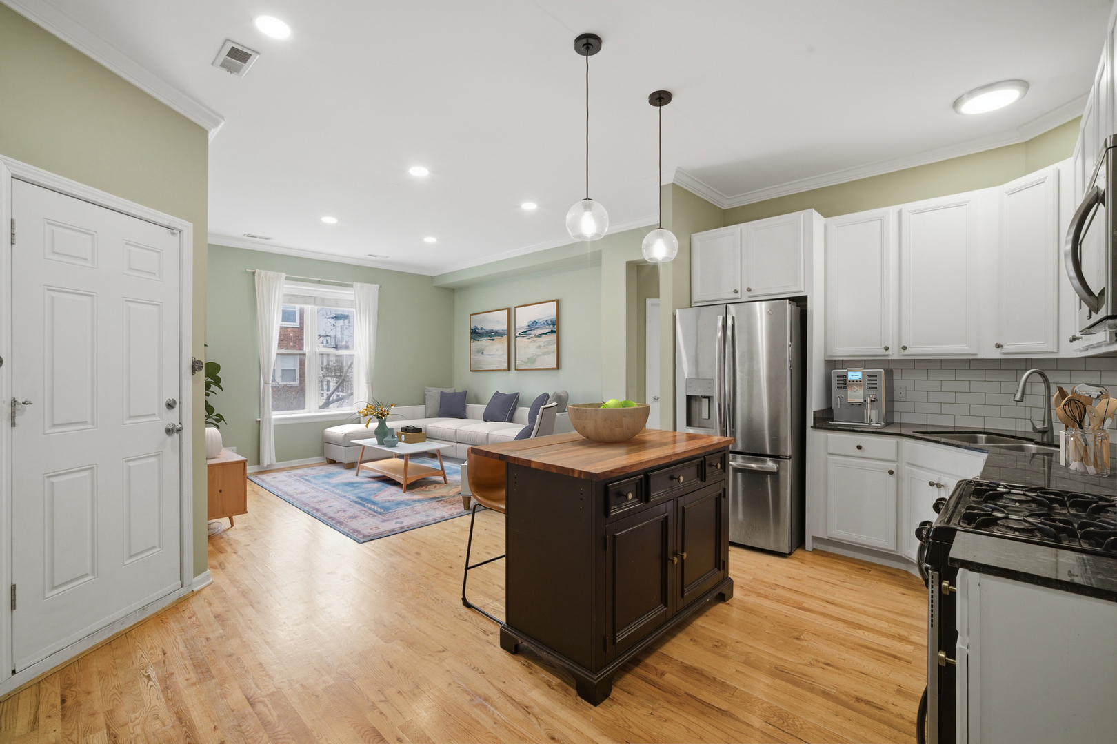 1542 W Cornelia Avenue #2, Chicago, IL