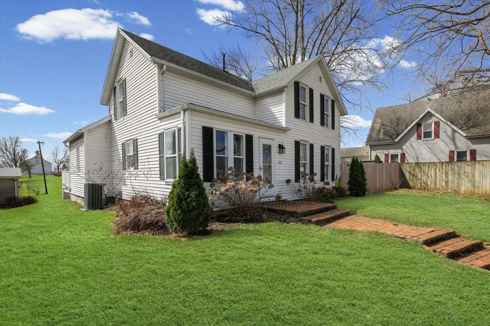 107 E Washington Street, Congerville, IL