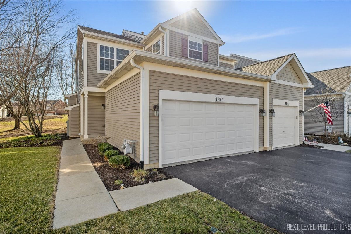 2819 White Thorn Avenue, Naperville, IL