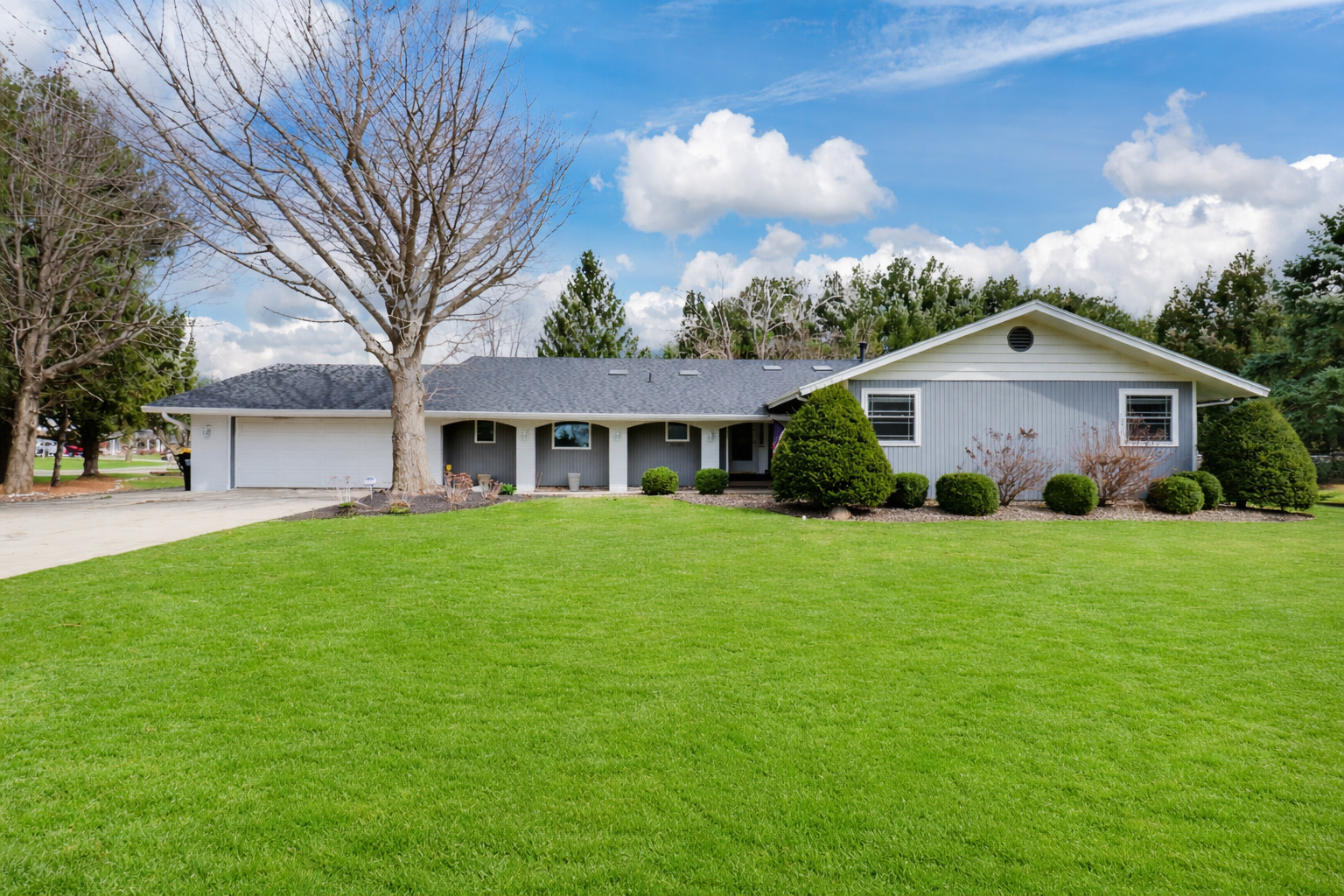 8989 Tamarac Way, Bloomington, IL