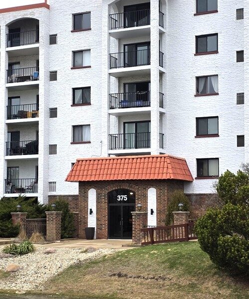 375 PLUM CREEK Drive #412, Wheeling, IL