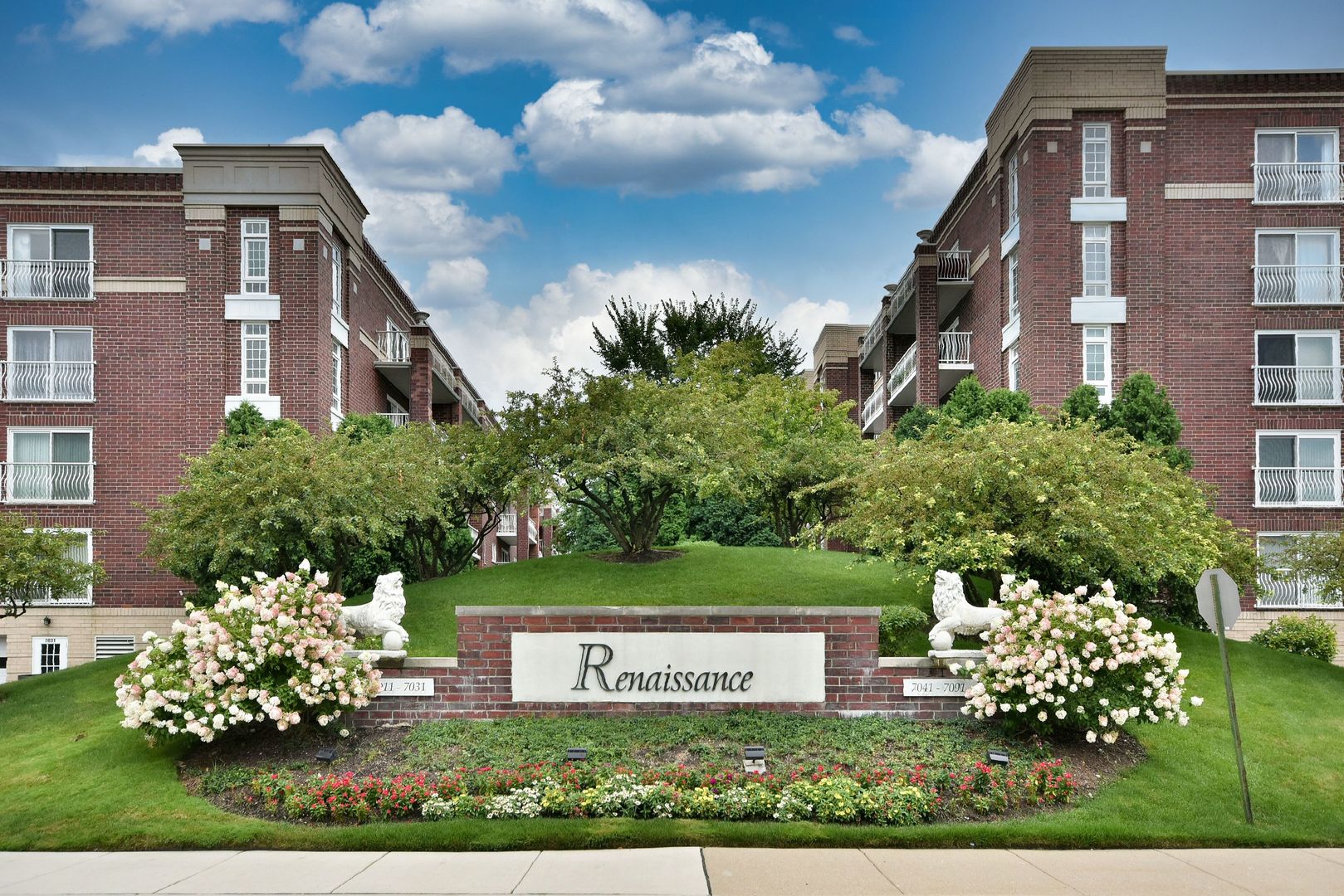 7081 W Touhy Avenue #606, Niles, IL