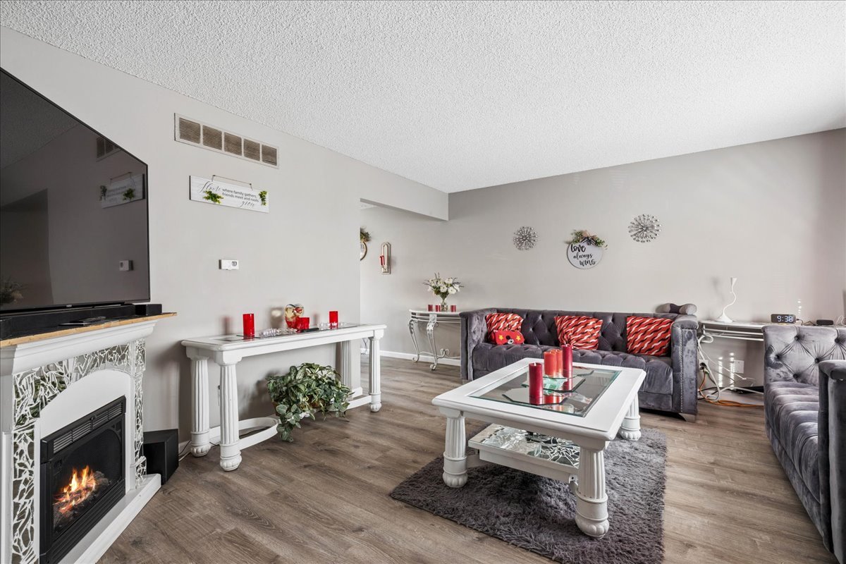 1317 Monomoy Street #E, Aurora, IL