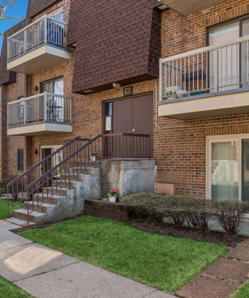 611 W Central Road #A4, Mount Prospect, IL