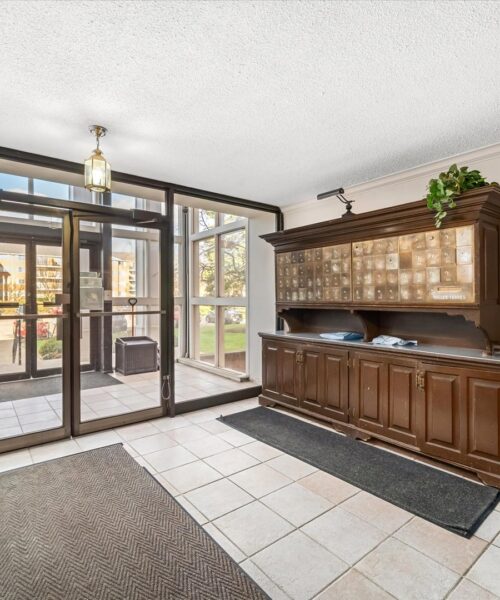 1050 N Farnsworth Avenue #403, Aurora, IL