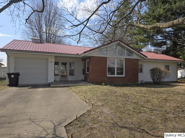 105 S Clermont St, Bowen, IL