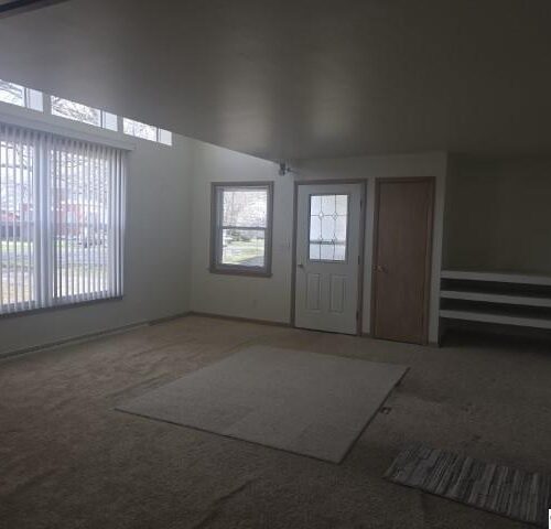 105 S Clermont St, Bowen, IL